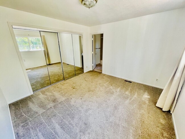 Building Photo - 24 Coronado Ave