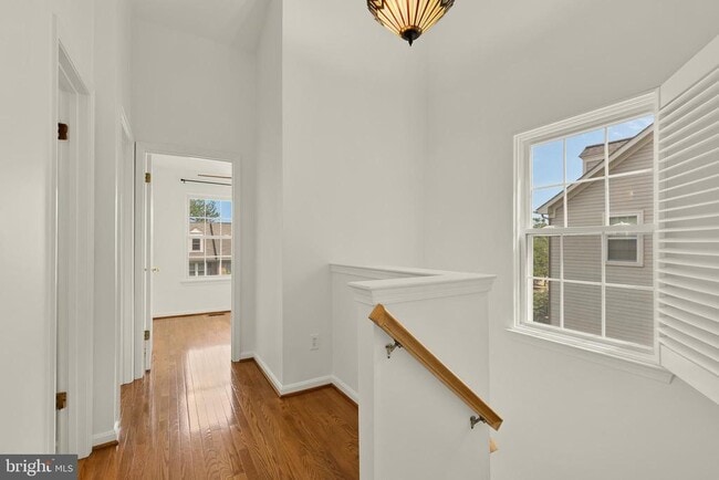 Building Photo - 1249 Quaker Hill Dr