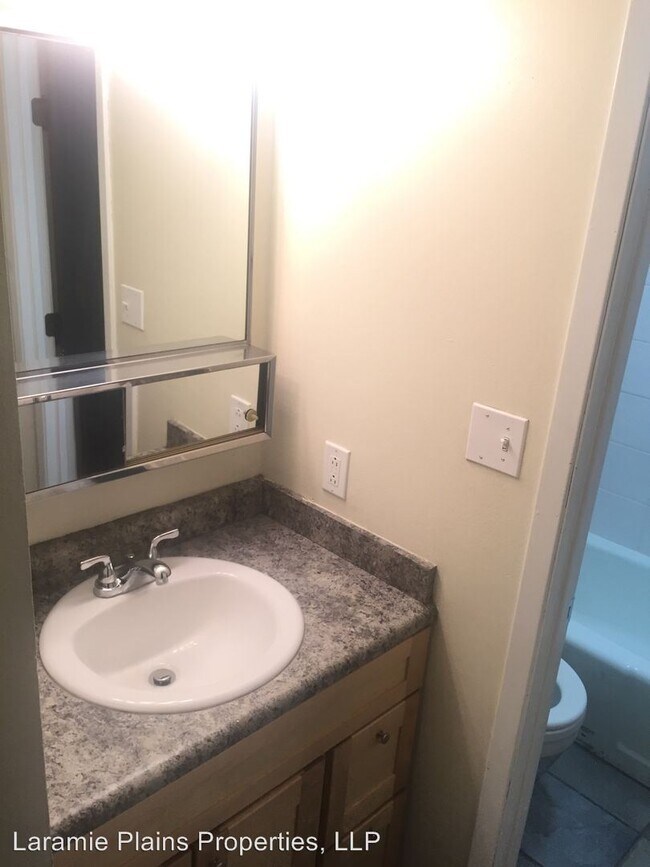 Building Photo - 815 E Ivinson Ave