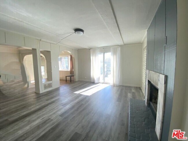 Building Photo - 10623 Kinnard Ave