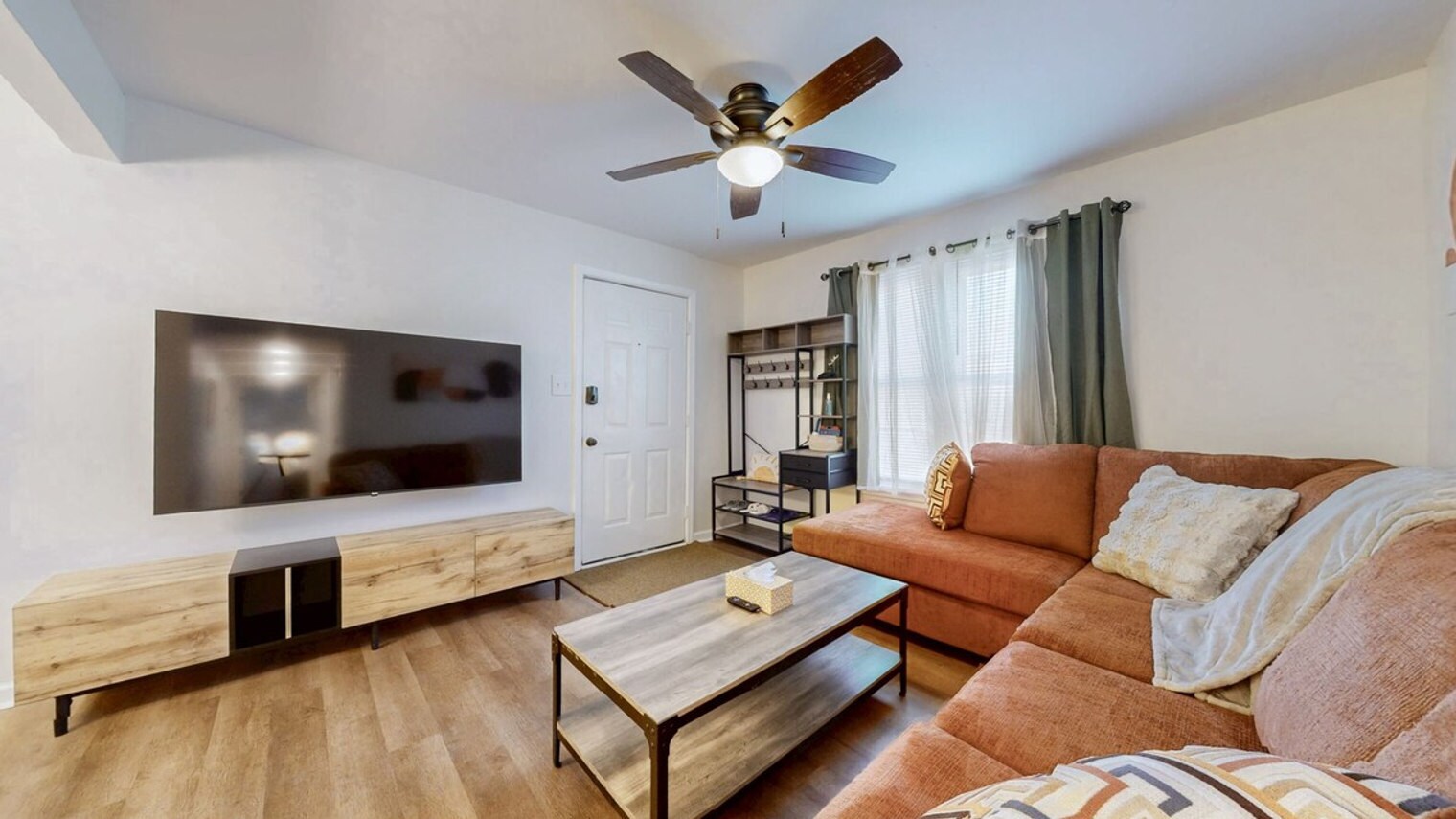 Building Photo - 253 White Oak Rd