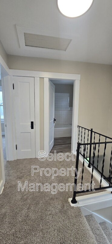 Building Photo - 702 Archer Ave