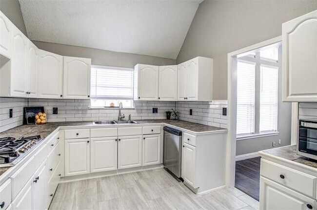 Building Photo - 157 Country Pl Ln