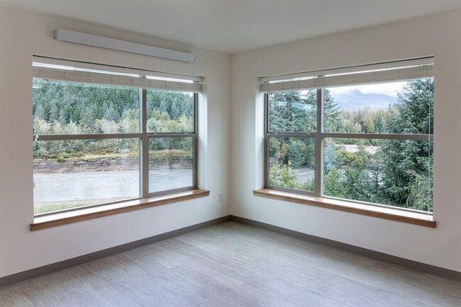 Building Photo - 3039 Clinton Dr