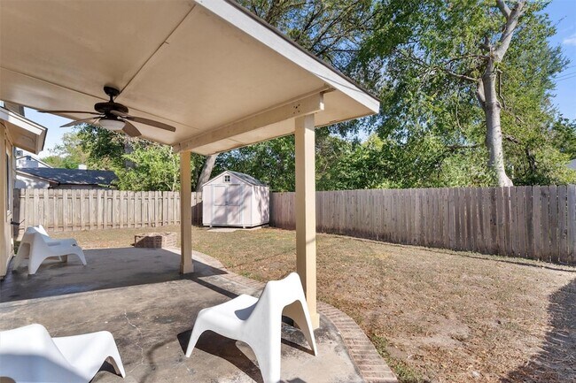 Building Photo - 9809 Meadowheath Dr