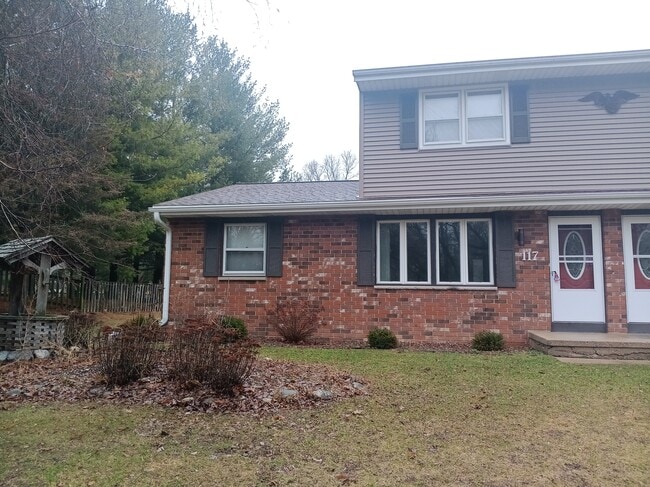 Building Photo - 117 Hilly Oak Dr