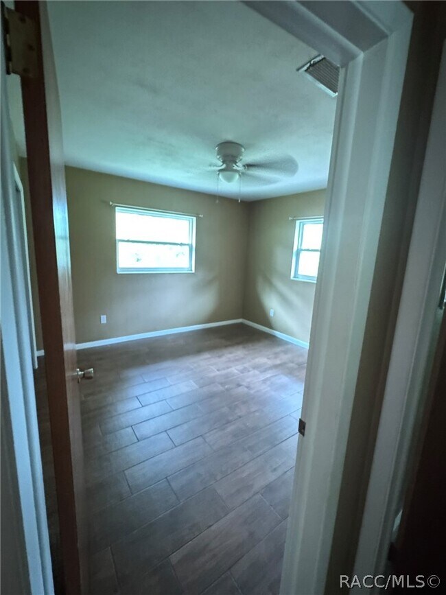 Building Photo - 722 Sherwood Ave