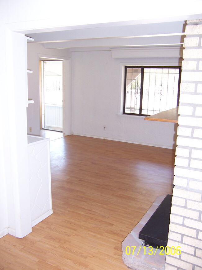 Building Photo - 237 Vermont St NE