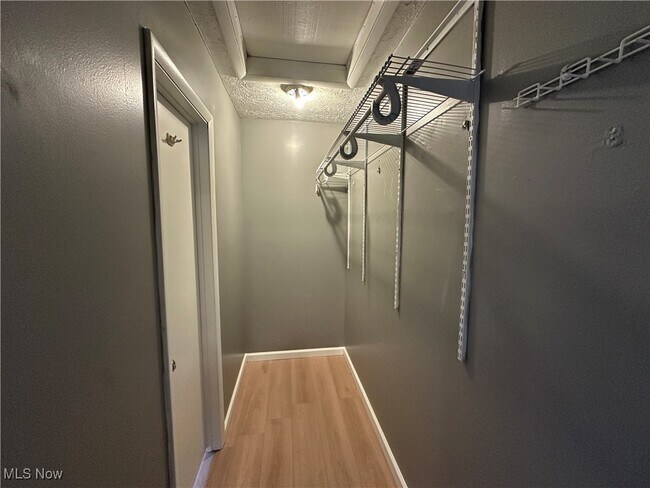 Building Photo - 294 N Edgehill Ave