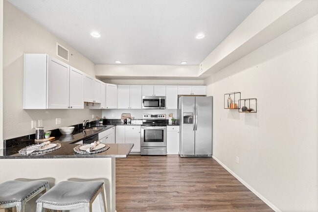 Building Photo - Easy Living with Modern Touches in a Prime...