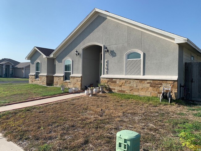 Primary Photo - Updated 2015 home in Flour Bluff school di...