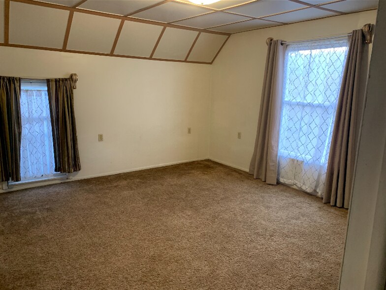 Building Photo - 1215 N Weber St