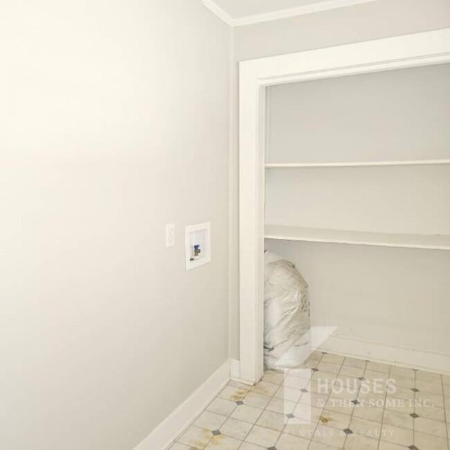 Building Photo - 263 Beacon St