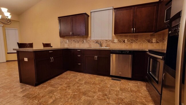 Building Photo - 6614 N Upchurch