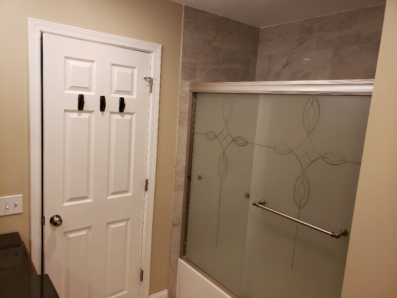 Building Photo - 2128 Rugen Rd