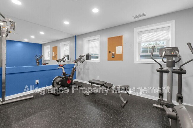 Building Photo - 1301 E Abingdon Dr