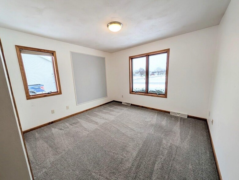 Building Photo - N9427 Handel Dr