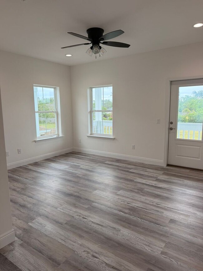 Building Photo - 913 Plantation Dr