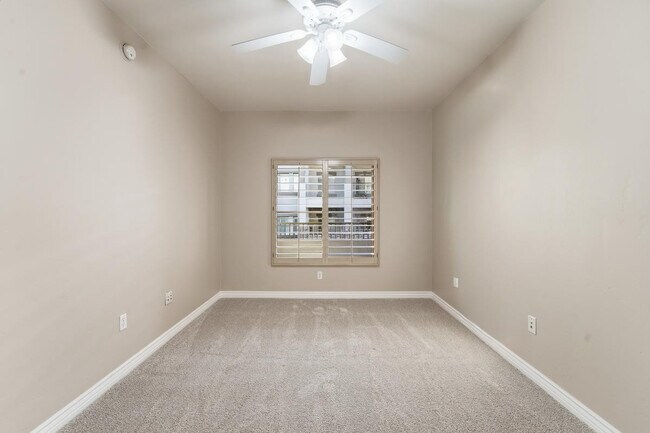 Building Photo - 5350 E Deer Valley Dr