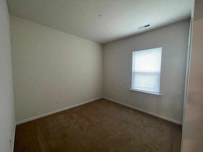 Building Photo - 4BR/3BA Home with Bedroom and Full Bath Downstairs Now Available In South Charlotte!