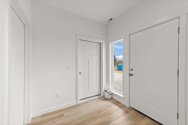 Building Photo - Brand New 2 Bed, 2 Bath Townhouse w/ a View!