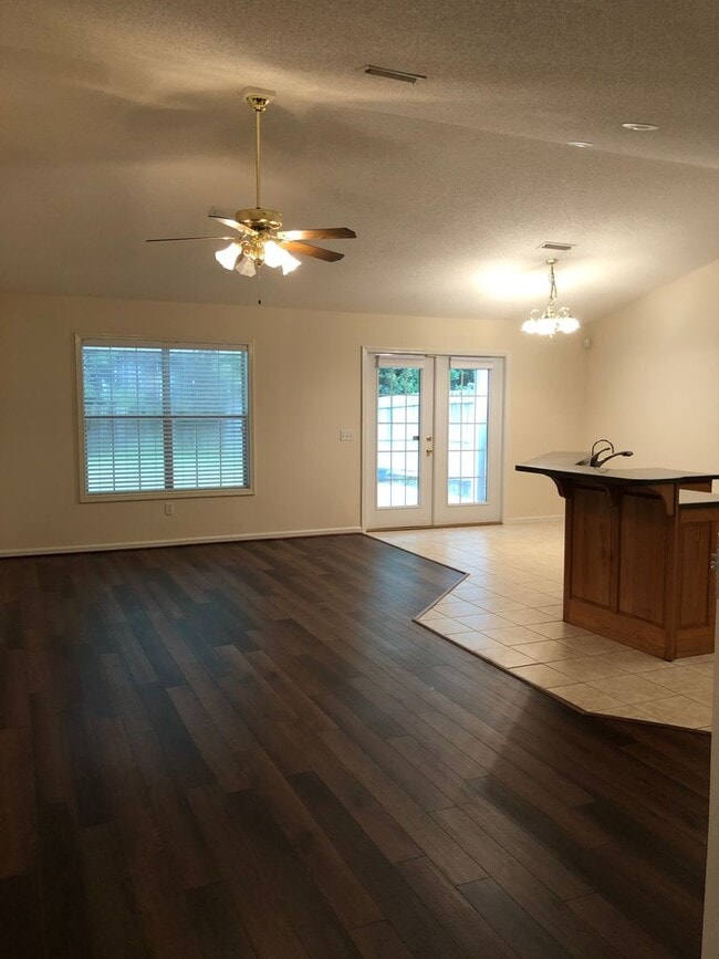 Building Photo - Windsor Garden Subdivision...