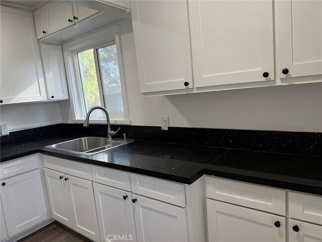 Building Photo - 1222 Hardt St