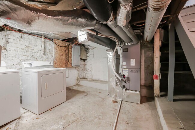 Building Photo - 1997-1999 W Broad St