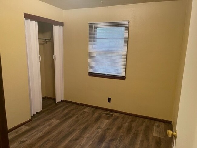 Building Photo - 1405 Holly Hill Dr