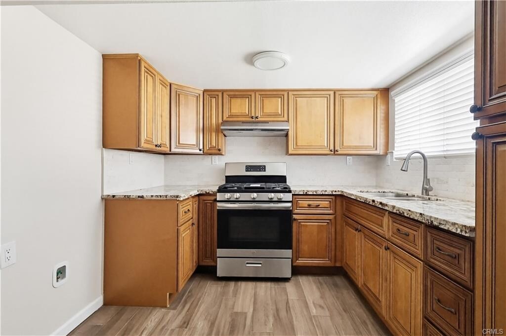 Building Photo - 1033 E 57th St