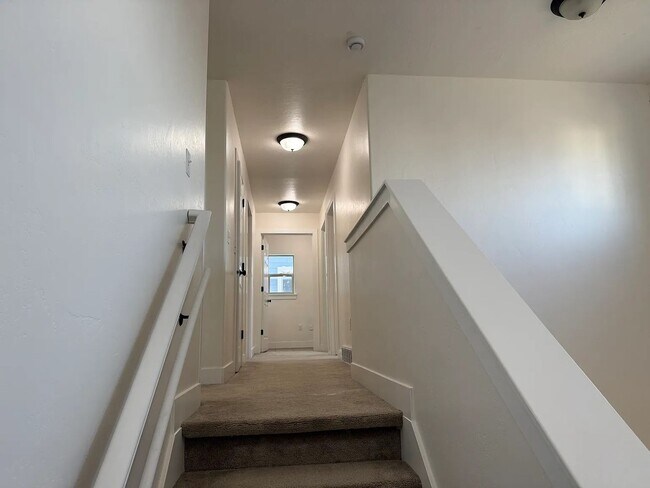 Building Photo - Beautiful Home in quiet Cul de sac