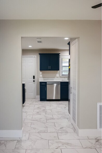 Building Photo - 4013 N Locust St