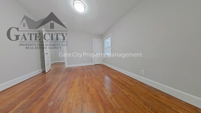 Building Photo - 227 Oakhurst St