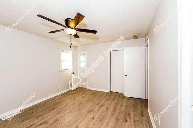 Building Photo - Beautifully Modernized 3 BR and 2 BA in on...