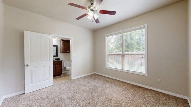 Building Photo - 1102 Milner Dr