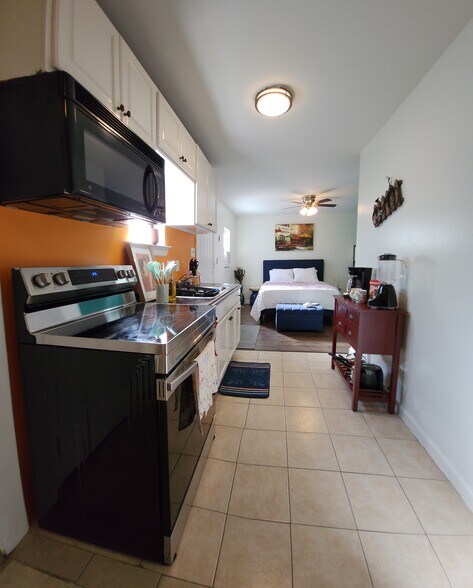 Building Photo - 4871 Tchoupitoulas St