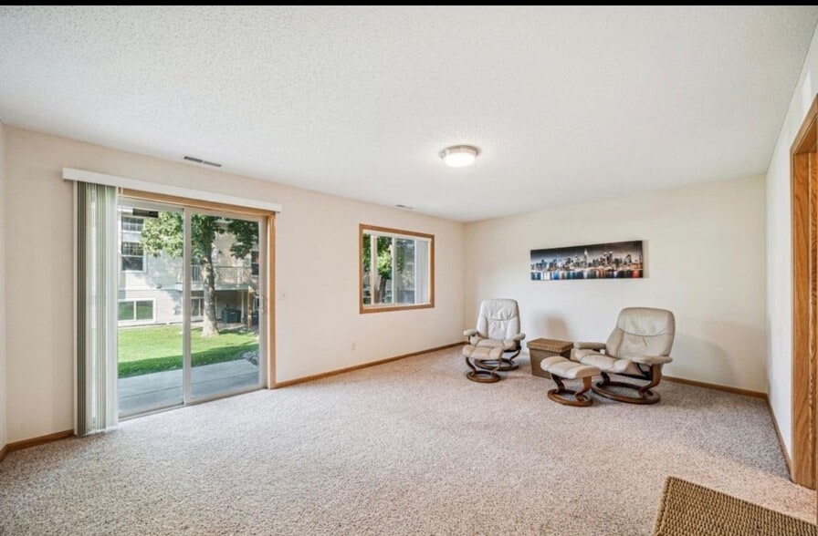 Building Photo - 8315 Cedarview Cir