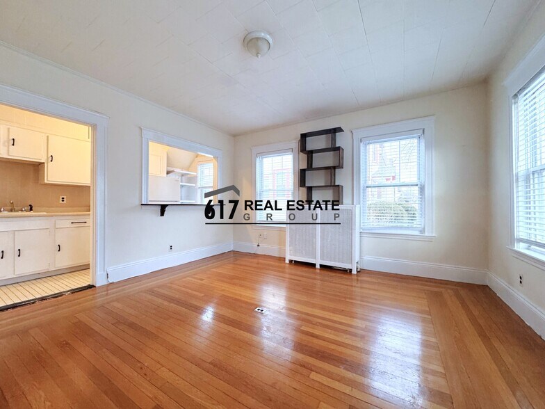 Building Photo - 2 Mapleton St