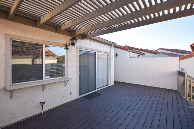 Building Photo - 3 BR Condo in Carlsbad! Close to Walking T...
