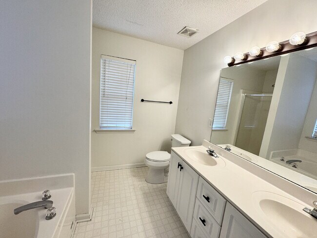 Building Photo - The perfect 3 bed, 2 bath home located in Easley