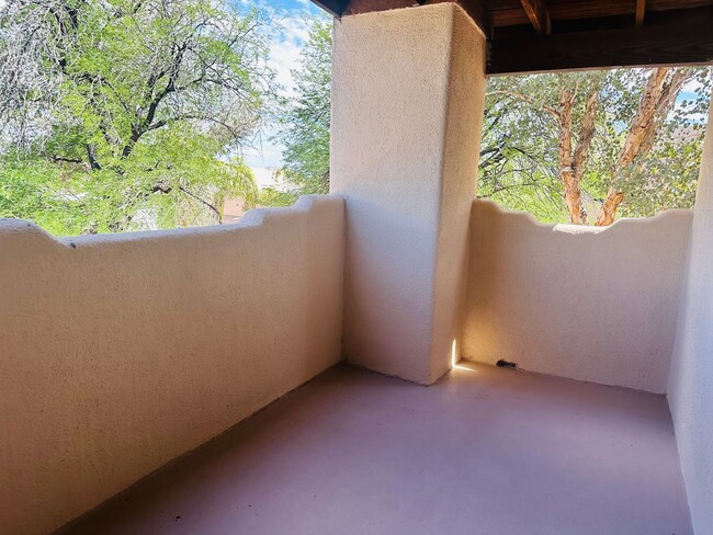 Building Photo - Beautiful Santa Fe Home on Large Corner Lot!