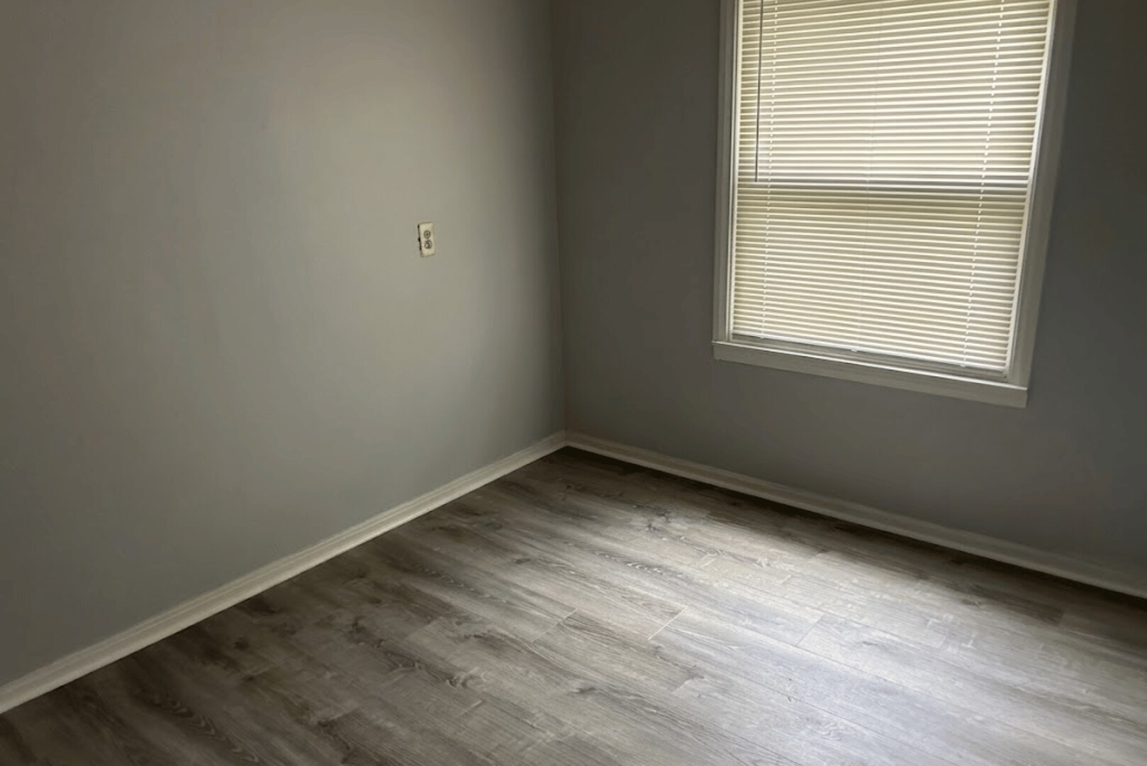 Building Photo - This beautifully updated 3-bedroom, 1-bath single-family home is ready for move-in!
