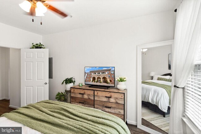 Building Photo - 2465 Army Navy Dr