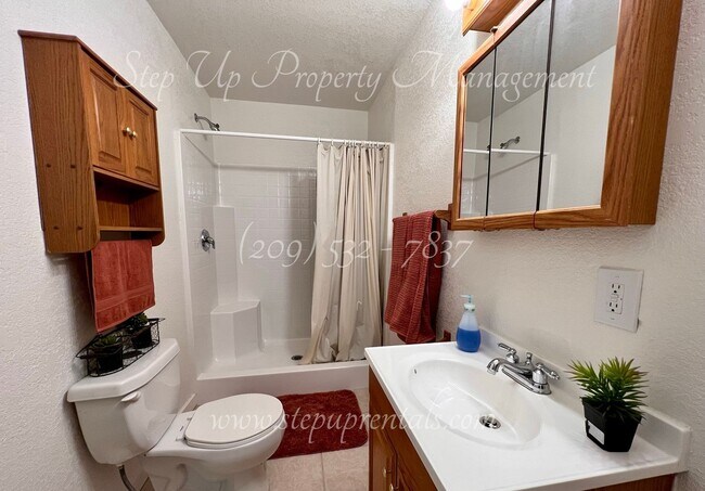 Building Photo - 6655 Jaquima Dr