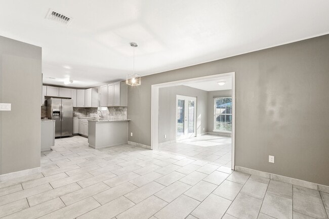 Building Photo - 3307 Roaming Woods Ln