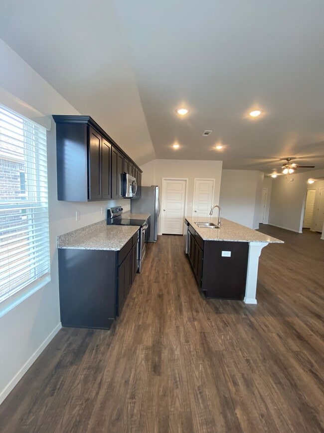 Building Photo - NOW PRELEASING — Charming 3-Bedroom | 2-Bath Home in Regency Park