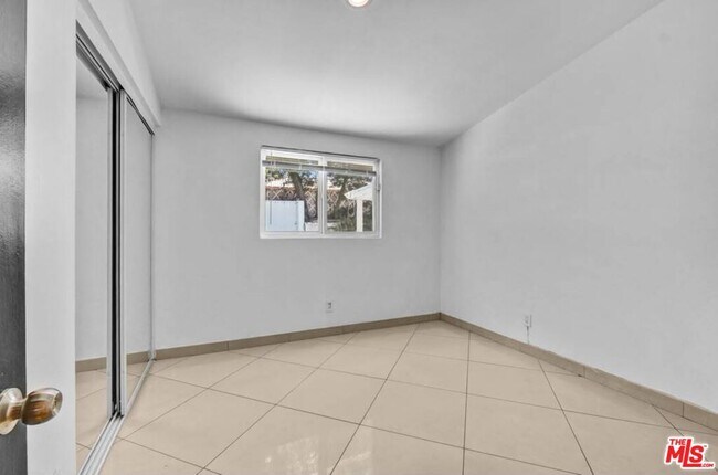 Building Photo - 20746 Clarendon St