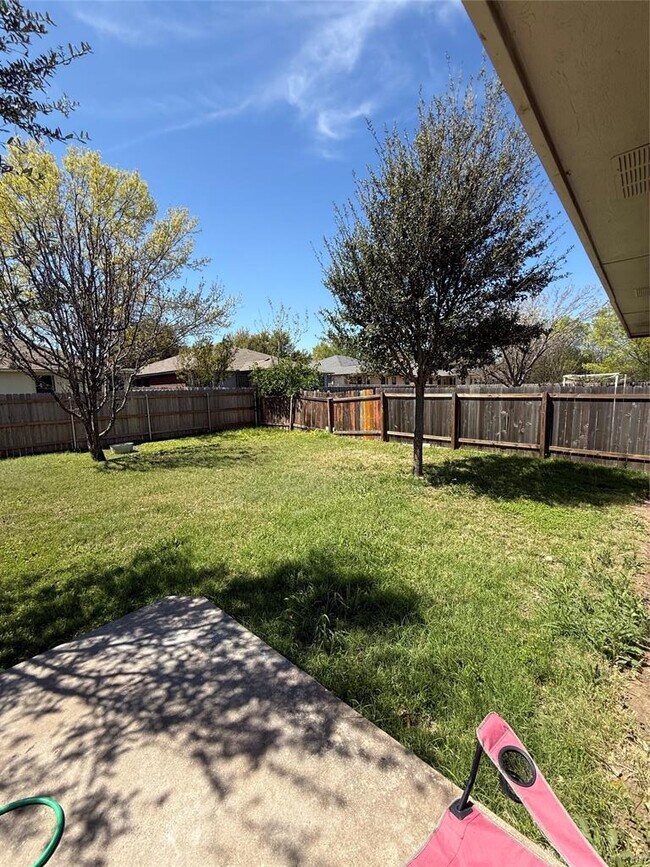 Building Photo - 2562 Vernell Way