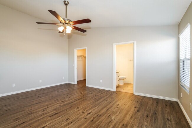 Building Photo - 3430 N Saffron