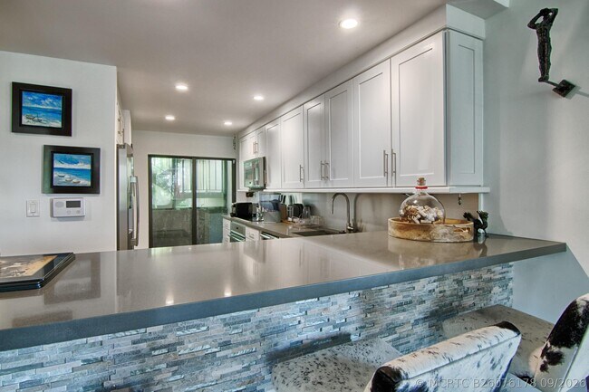 Building Photo - 2735 Polo Island Dr
